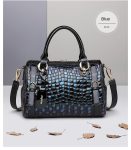 ELEGANT AND FUNCTIONAL TOTE FOR WOMEN